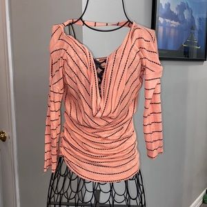 SEXY TOP WITH PEEK-A-BOO BACK